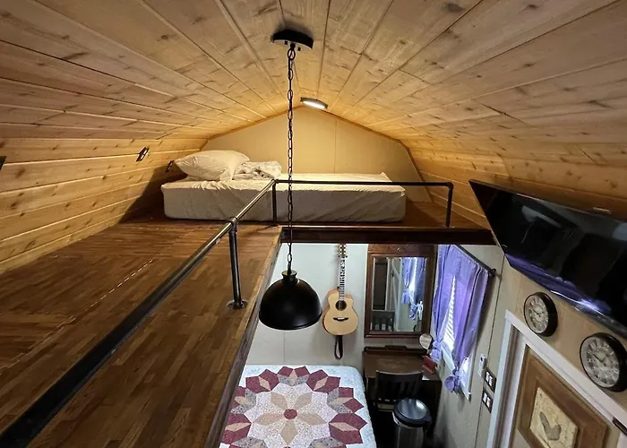 Tiny Tiny Bunkhouse Holiday home Cane Beds
