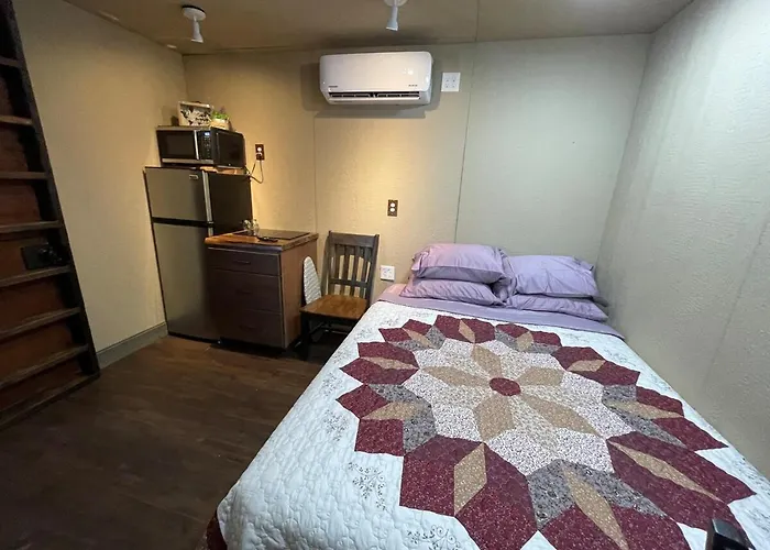 Holiday home Tiny Tiny Bunkhouse Cane Beds
